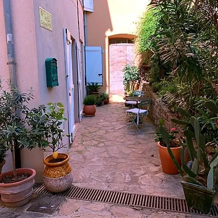 L'aile Du Chateau